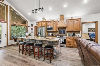 This custom-built 2022 home in Sandpoint on Lake Texoma offers - photo 11