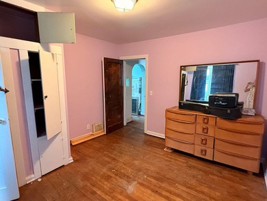 Handyman Special! This 3 bedroom, in town home is ready for its - photo 14