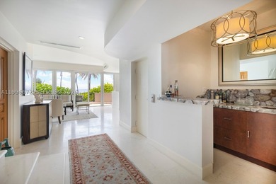 Exceptionally rare beachfront, standalone, townhouse in Key - photo 15