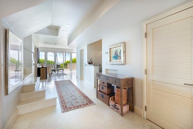 Exceptionally rare beachfront, standalone, townhouse in Key - photo 17