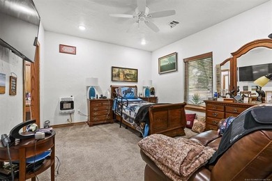 This custom-built 2022 home in Sandpoint on Lake Texoma offers - photo 17