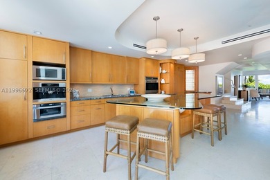 Exceptionally rare beachfront, standalone, townhouse in Key - photo 18