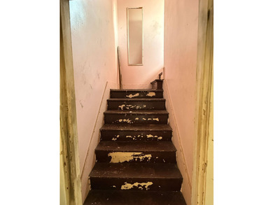 Handyman Special! This 3 bedroom, in town home is ready for its - photo 19