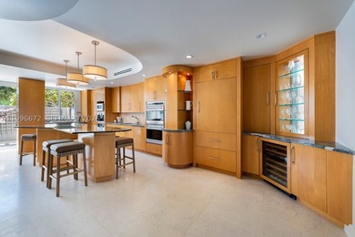 Exceptionally rare beachfront, standalone, townhouse in Key - photo 20