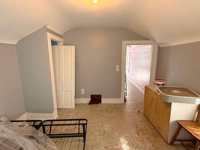 Handyman Special! This 3 bedroom, in town home is ready for its - photo 21