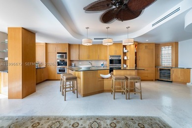 Exceptionally rare beachfront, standalone, townhouse in Key - photo 21