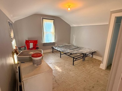 Handyman Special! This 3 bedroom, in town home is ready for its - photo 22