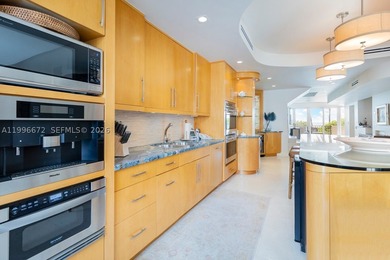 Exceptionally rare beachfront, standalone, townhouse in Key - photo 23