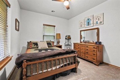 This custom-built 2022 home in Sandpoint on Lake Texoma offers - photo 23