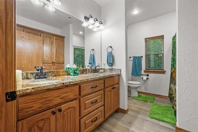 This custom-built 2022 home in Sandpoint on Lake Texoma offers - photo 25