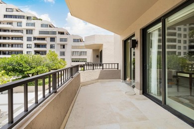 Exceptionally rare beachfront, standalone, townhouse in Key - photo 31