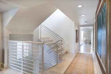 Exceptionally rare beachfront, standalone, townhouse in Key - photo 33