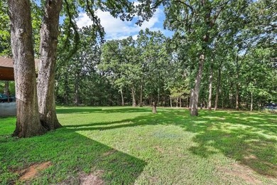 This custom-built 2022 home in Sandpoint on Lake Texoma offers - photo 35