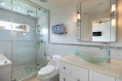 Exceptionally rare beachfront, standalone, townhouse in Key - photo 36