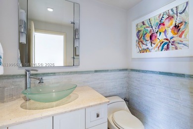 Exceptionally rare beachfront, standalone, townhouse in Key - photo 37