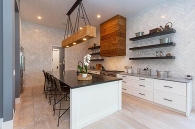 This gorgeous home has been extensively upgraded to the highest - photo 8