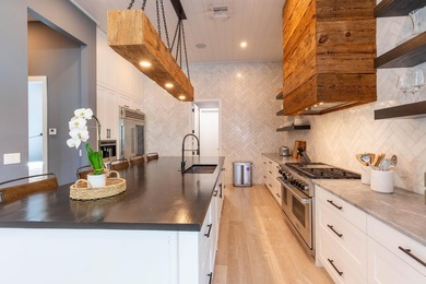 This gorgeous home has been extensively upgraded to the highest - photo 9