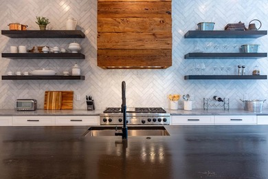 This gorgeous home has been extensively upgraded to the highest - photo 10