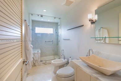 Exceptionally rare beachfront, standalone, townhouse in Key - photo 43