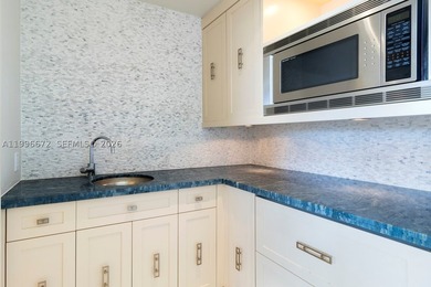 Exceptionally rare beachfront, standalone, townhouse in Key - photo 44