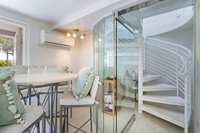 Exceptionally rare beachfront, standalone, townhouse in Key - photo 58