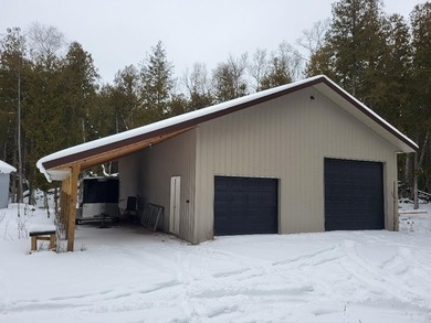 Rustic year round cottage nestled on 11.71 acres walking - photo 11
