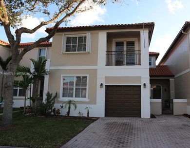 (private lake, pond, coastal) Townhome/Townhouse For Sale in Hialeah Florida