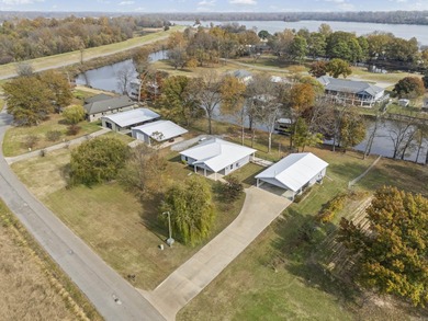 Rollin, Rollin, Rollin on the River! What a beauty, 3 Bedroom