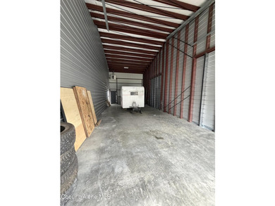 Versatile 20'x45' commercial condo featuring a 14'x14' insulated - photo 5