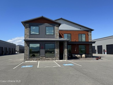Versatile 20'x45' commercial condo featuring a 14'x14' insulated - photo 6