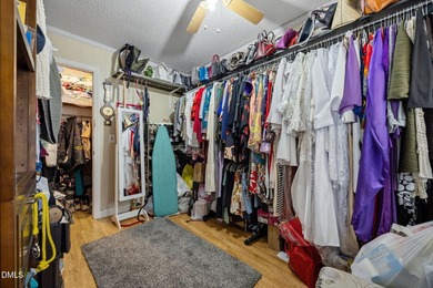 Back on the market due to no fault of the seller! Set on over - photo 15