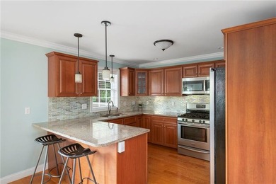Welcome to 55 Vine Street, a beautifully maintained - photo 20