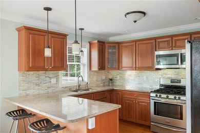 Welcome to 55 Vine Street, a beautifully maintained - photo 21