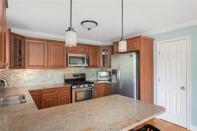 Welcome to 55 Vine Street, a beautifully maintained - photo 22
