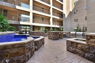 Gorgeous turnkey corner unit on 5th floor at Union Square - photo 25