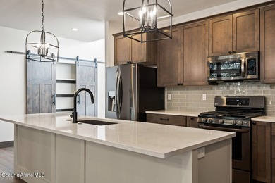 Life gets a little easier here! Built in 2020 and thoughtfully - photo 8