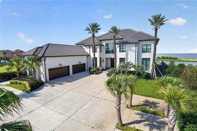 Exceptional waterfront estate in a gated community offering - photo 4