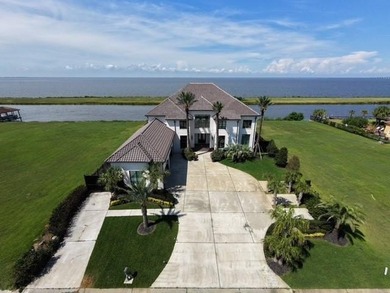 Exceptional waterfront estate in a gated community offering - photo 5