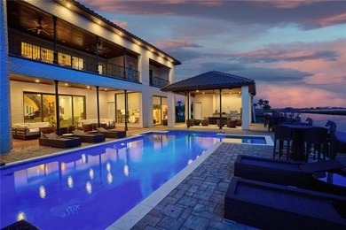 Exceptional waterfront estate in a gated community offering - photo 7