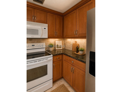 Welcome to Your New Home! LOOK NO FURTHER! Experience absolute - photo 12