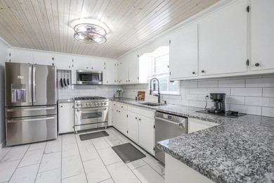 Looking for space, privacy, and room to spread out? This 3 - photo 14