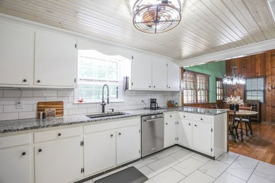 Looking for space, privacy, and room to spread out? This 3 - photo 16