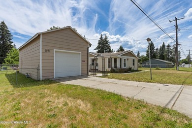 Move-in ready and full of versatility! Situated on a corner lot - photo 3