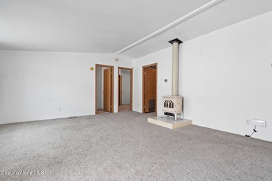Move-in ready and full of versatility! Situated on a corner lot - photo 7