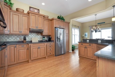 SELLER IS ENTERTAINING OFFERS! Experience coastal luxury in this - photo 4