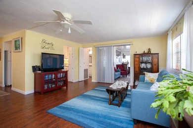 Updated in 2019. Square-shape kitchen. Separate dining area - photo 4