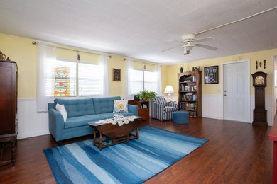 Updated in 2019. Square-shape kitchen. Separate dining area - photo 5