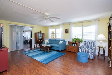 Updated in 2019. Square-shape kitchen. Separate dining area - photo 6