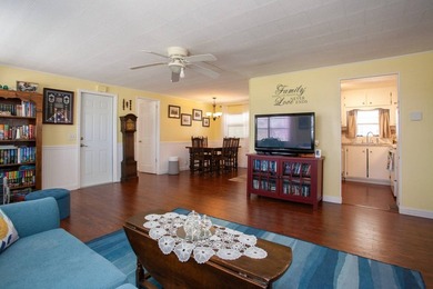 Updated in 2019. Square-shape kitchen. Separate dining area - photo 7