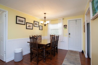 Updated in 2019. Square-shape kitchen. Separate dining area - photo 8